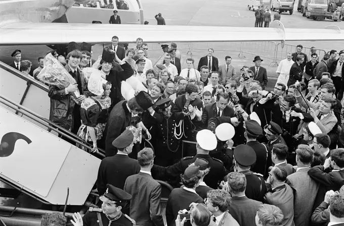 Anefo photo collection. Arrival Beatles at Schiphol, surrounded by police officers, the Beatles go to the arrival hall. June 5, 1964. Noord-Holland, Schiphol