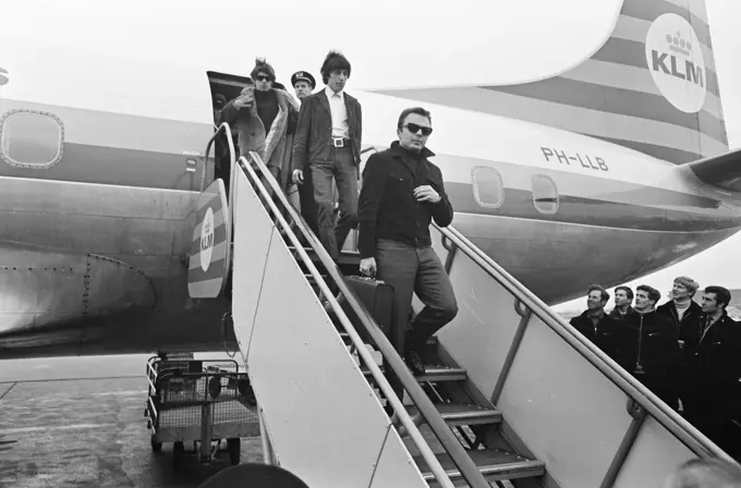 Anefo photo collection. Arrival Rolling Stones at Schiphol. March 26, 1966. Noord-Holland, Schiphol