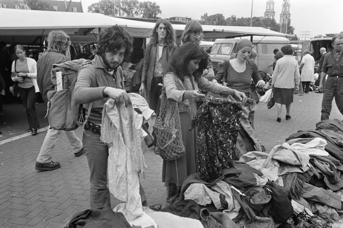 Anefo photo collection. Second-hand clothes on Waterlooplein, Young Search Clothing. August 2, 1972. Amsterdam, Noord-Holland