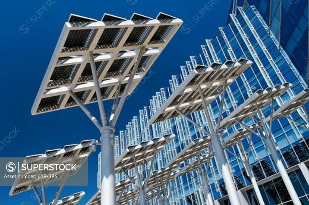 USA, Nevada, Las Vegas, Modern steel and glass architecture of Las Vegas City Hall with solar panels