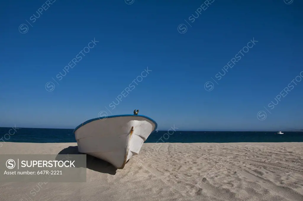 Mexico, Baja California Sur, Los Barriles, Rowboat on beach