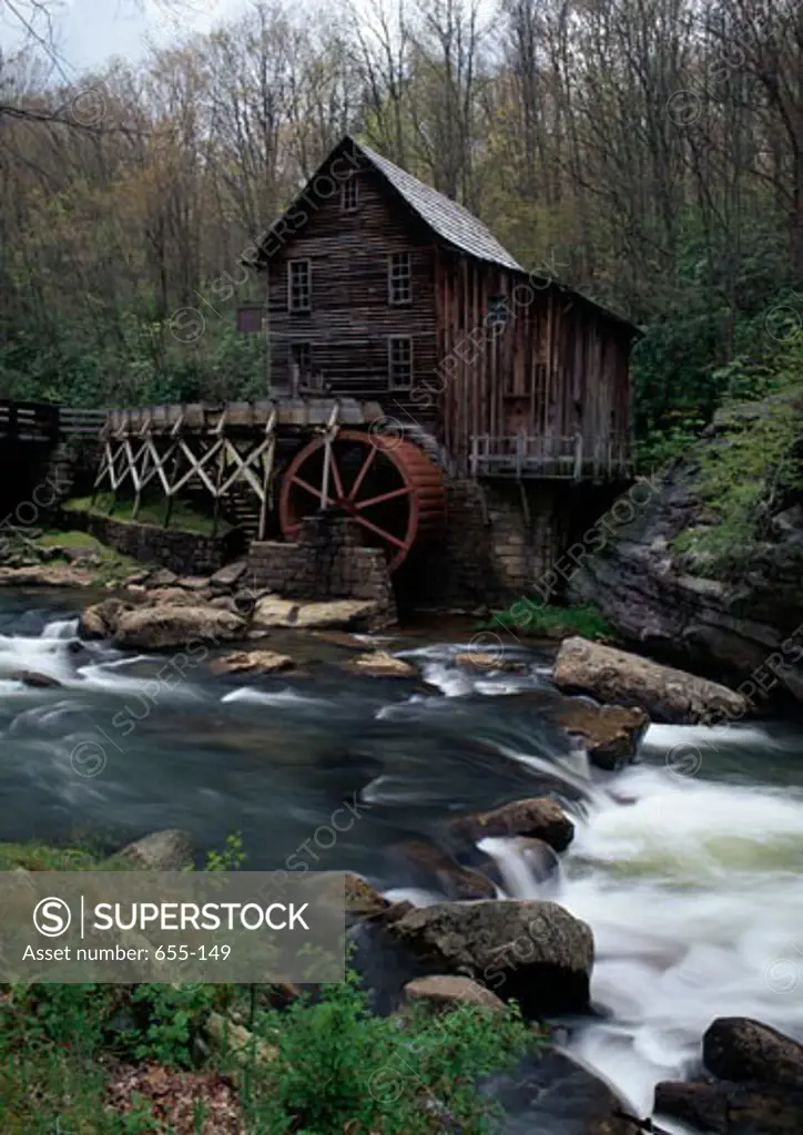 USA, West Virginia, Babcock State Park, Glade Creek Grist Mill, Watermill in forest