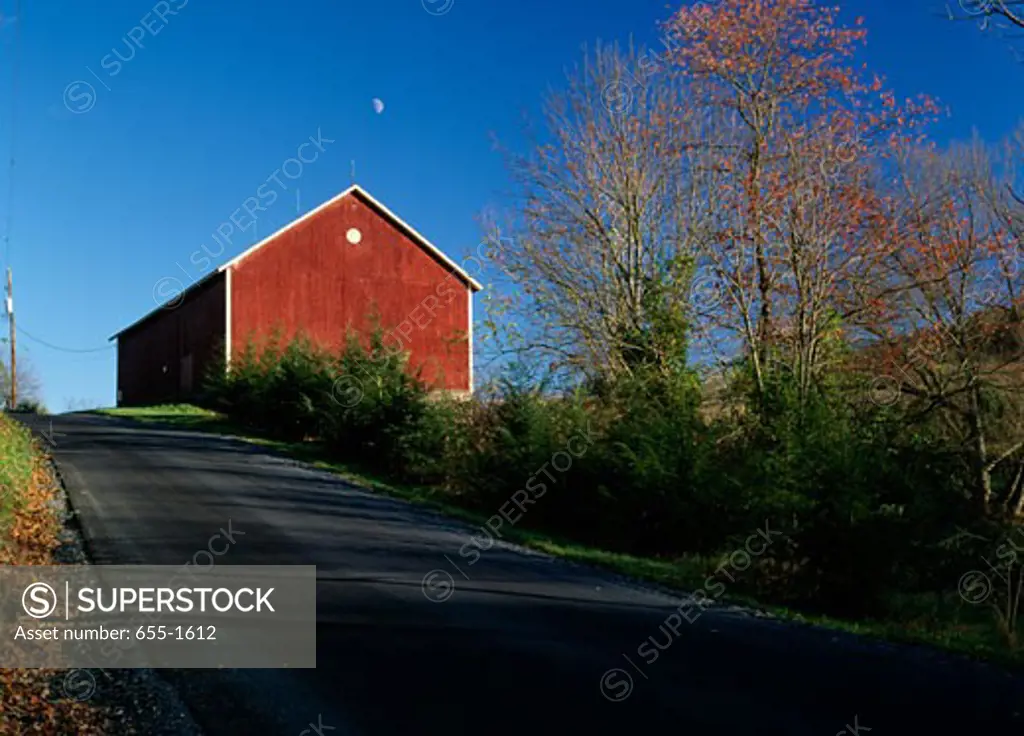 Red barn at the roadside, Pennsylvania, USA