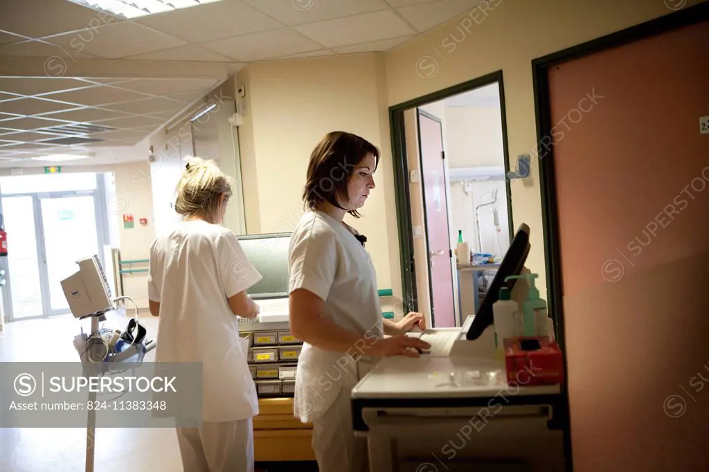 Reportage in the orthopedic service of robert bellanger hospital in france. nurses.