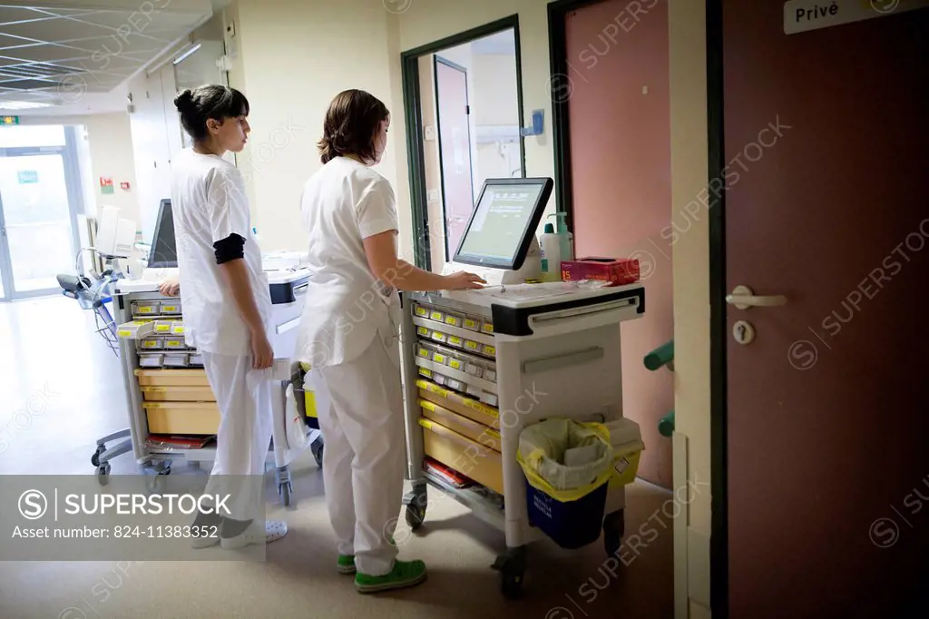 Reportage in the orthopedic service of robert bellanger hospital in france. a nurse and student nurse.