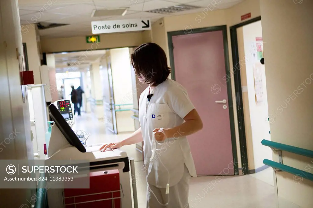 Reportage in the orthopedic service of robert bellanger hospital in france. a nurse.
