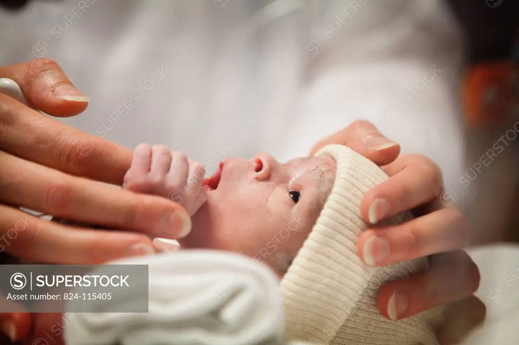 Photo essay at the maternity of Saint Maurice hospital in France. Birth of premature twins. After the childbirth the twins are placed in the departmen...