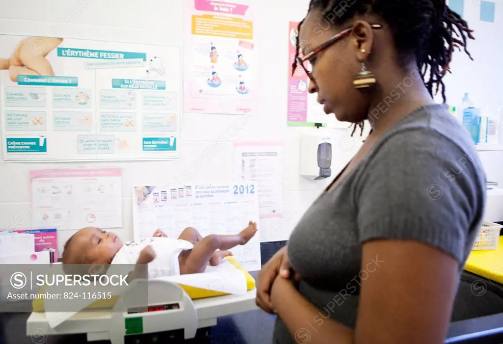 Reportage in a post_natal clinic in Champigny, France. Since leaving the neonatal unit, the twins 3_months old are checked every week to follow their ...
