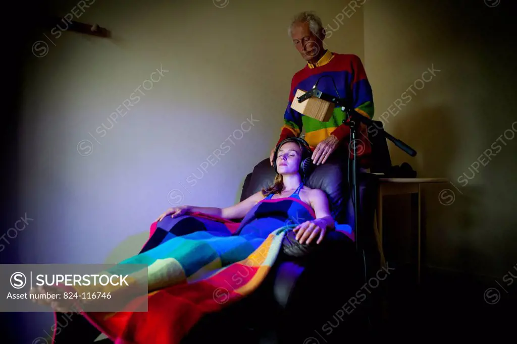 Reportage in the Chrysalide wellness centre in France that specialises in chromotherapy. A patient receives both chromotherapy and music therapy treat...