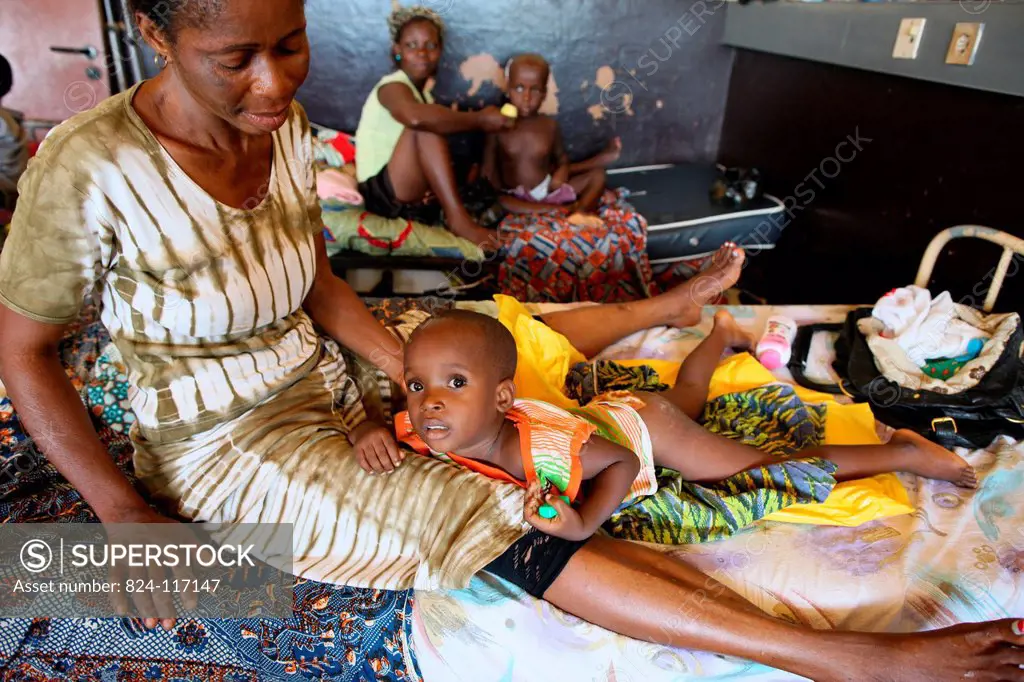 Photo essay in Lomé, Togo. Child in hospital. Department of neurosurgery.