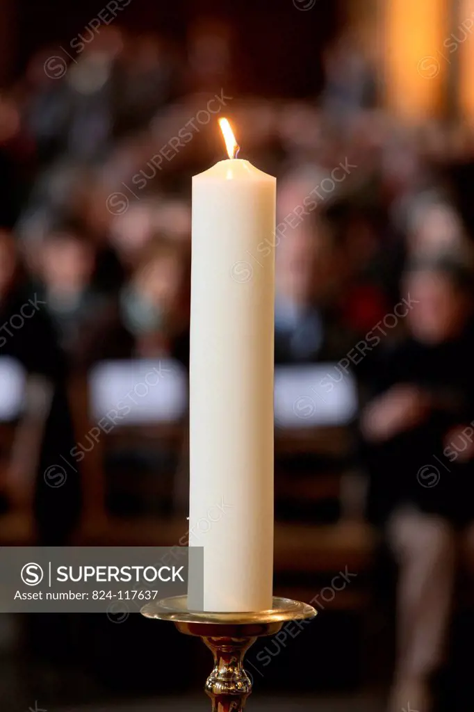 Mass in Saint_Eustache church. Candle