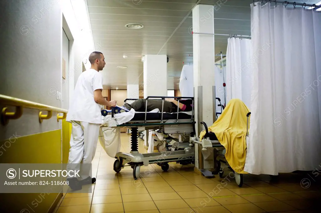 Reportage in the A&E department of Robert Ballanger general hospital, France.