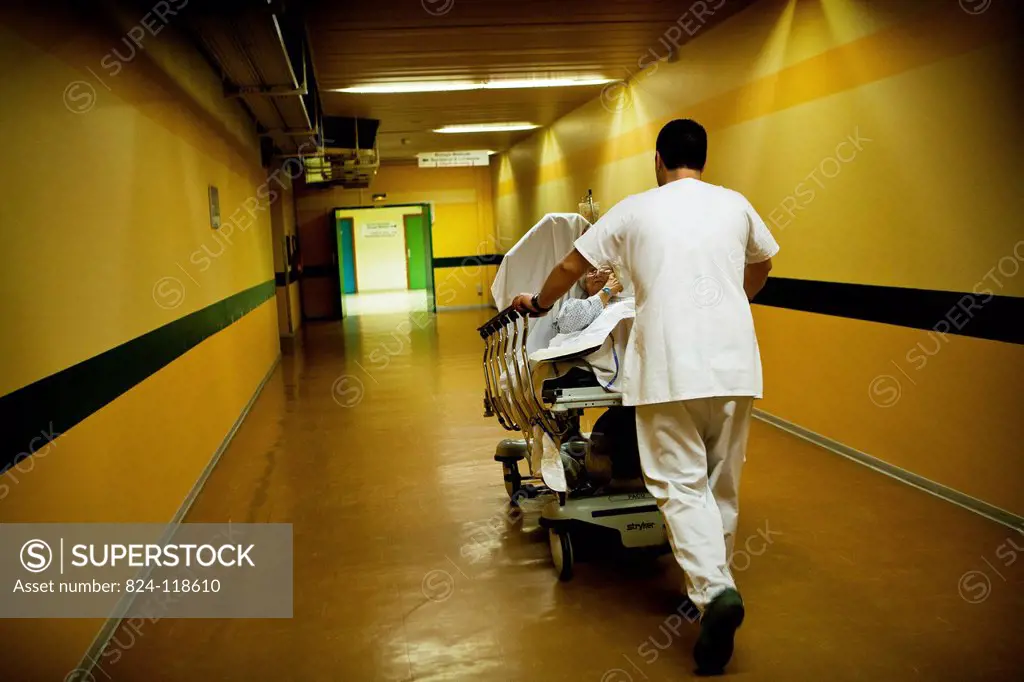 Reportage in the A&E department of Robert Ballanger general hospital, France.