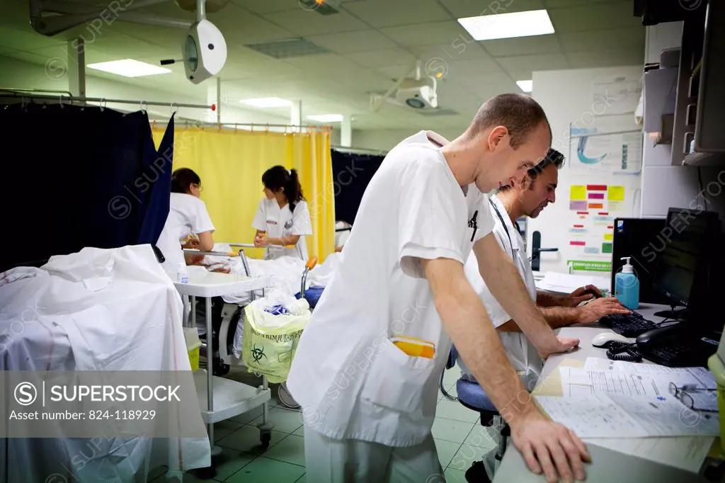 Reportage in the A&E department of Robert Ballanger general hospital, France. Trauma centre.