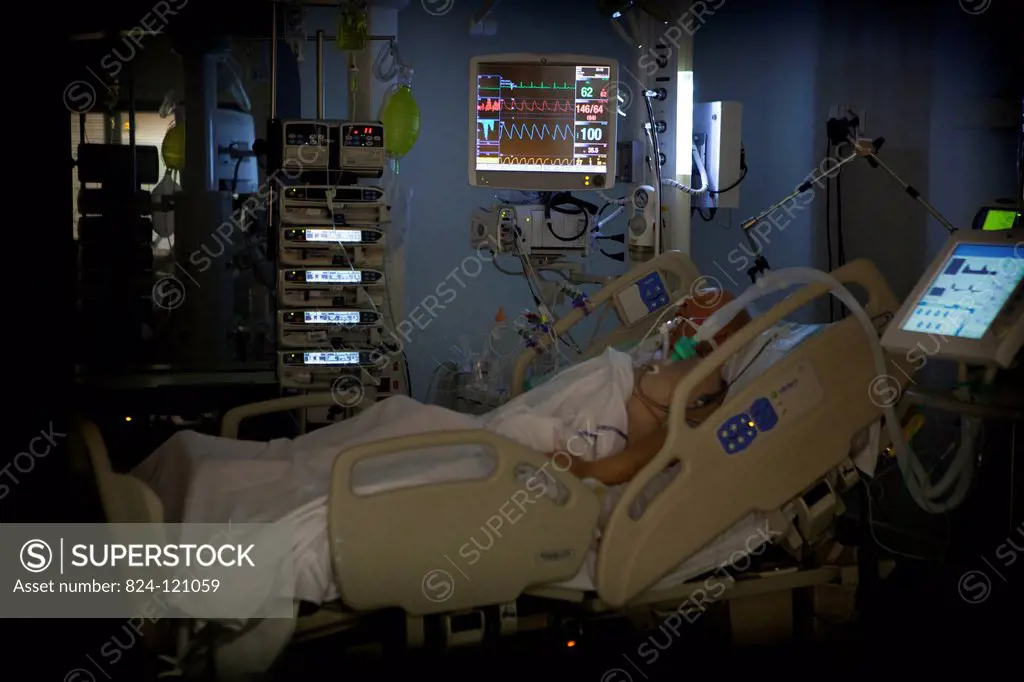 Reportage at night in Robert Ballanger hospital's Intensive Care Unit in France.