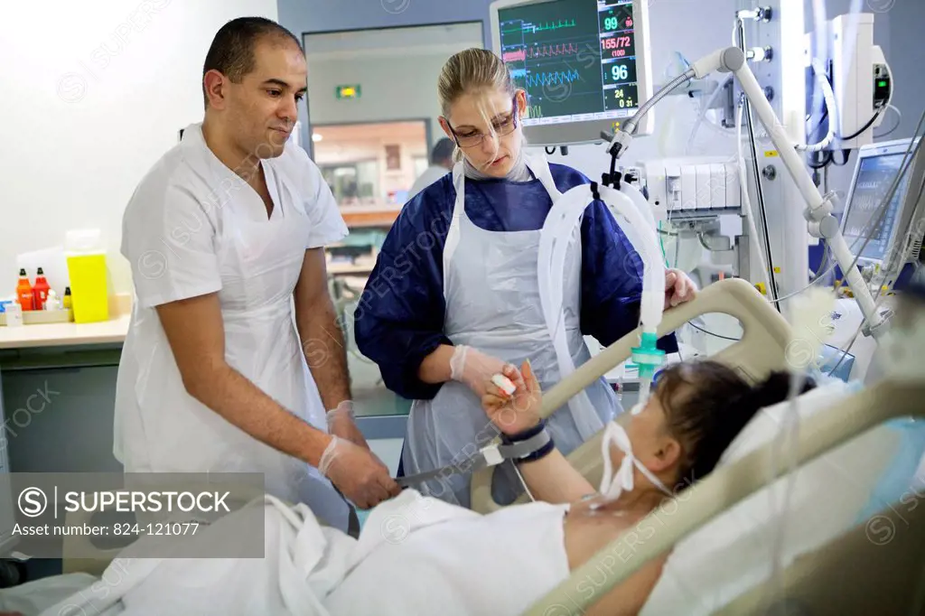 Reportage in Robert Ballanger hospital's Intensive Care Unit in France. A nurse and student nurse talk to a patient.