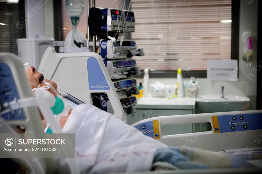 Reportage in Robert Ballanger hospital's Intensive Care Unit in France.
