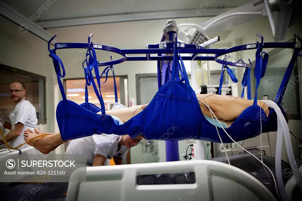 Reportage in Robert Ballanger hospital's Intensive Care Unit in France. Weighing a patient.