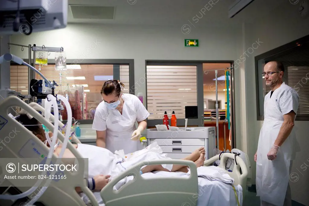 Reportage in Robert Ballanger hospital's Intensive Care Unit in France. A nurse and nursing auxiliary look after a patient.