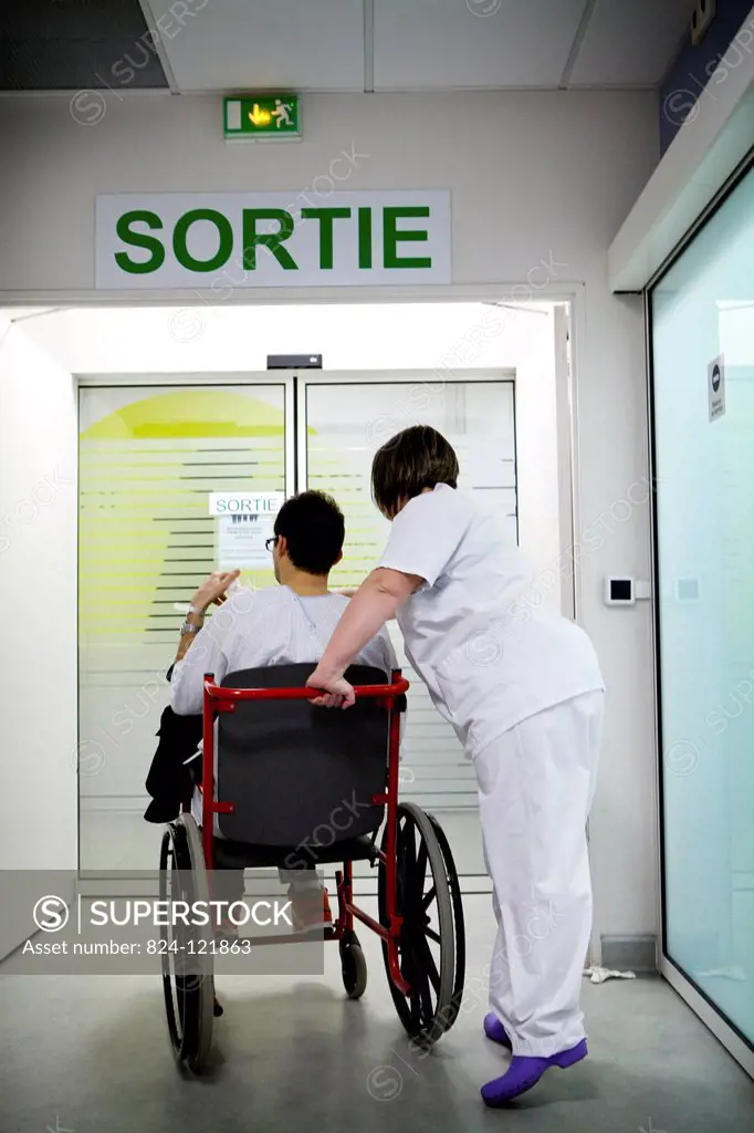 Reportage in A&E at Diaconesses Croix Saint Simon hospital in Paris, France. A nurse.