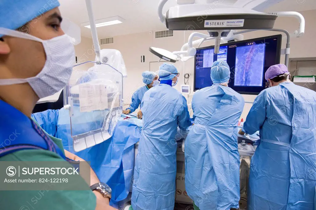 CARDIOVASCULAR SURGERY. Reportage in the Cardiology Department of Lille hospital, France. Hybrid cardiac surgery operating theatre equipped with the D...