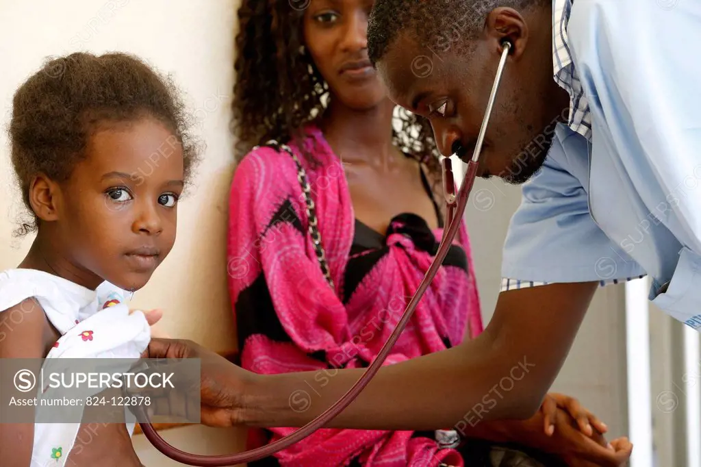 Reportage in Fann hospital, Dakar, Senegal. Doctor examining a patient.