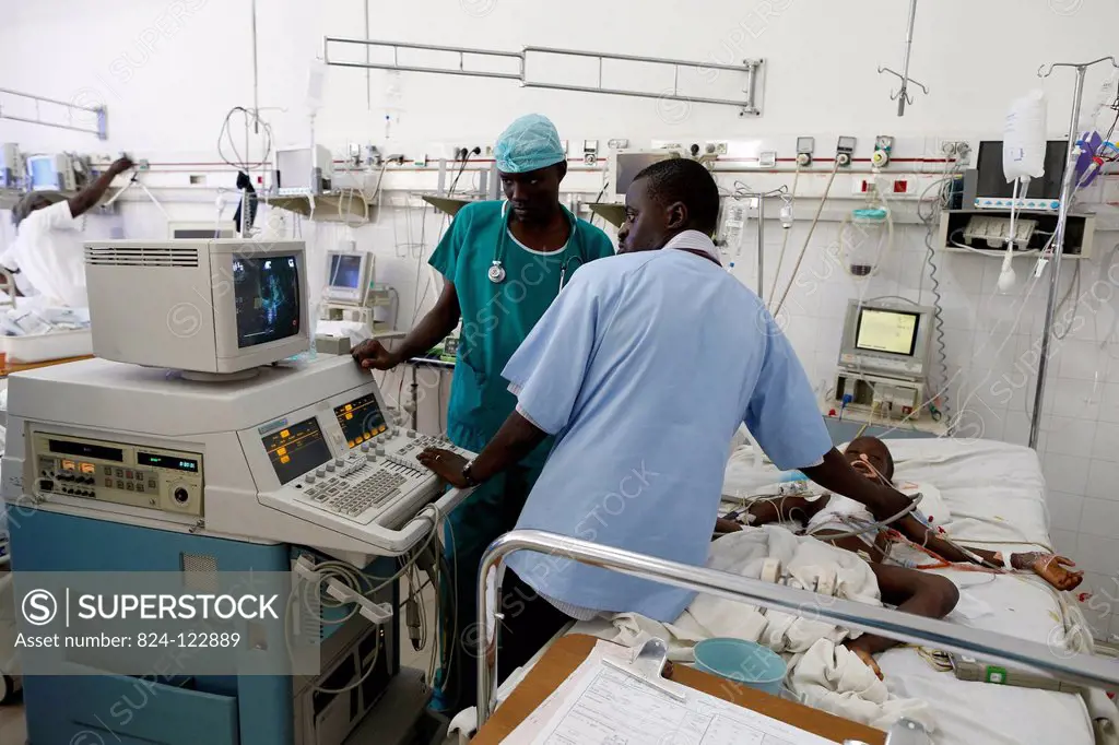 Reportage in Fann hospital, Dakar, Senegal. Intensive care. Heart ultrasound scan.
