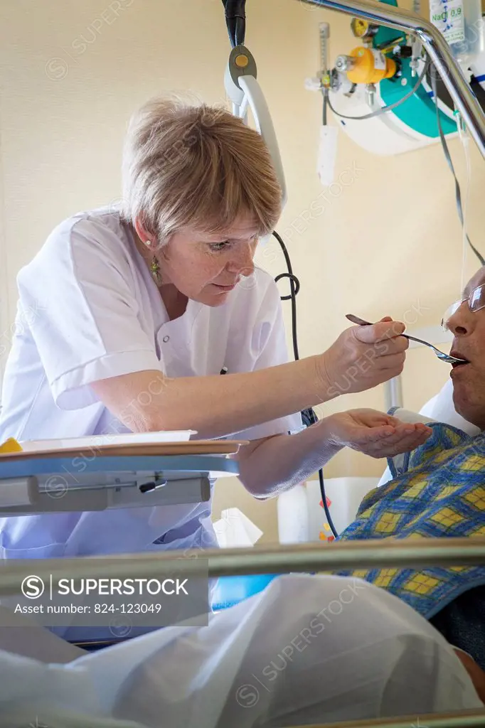 Reportage in Bligny hospital palliative care unit, Briis sous Forges, France. An auxiliary nurse looks after a patient.