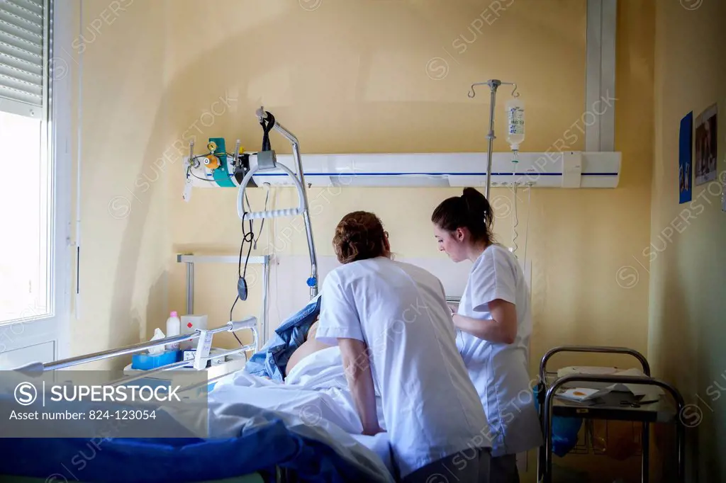 Reportage in Bligny hospital palliative care unit, Briis sous Forges, France. Two nurses chat to a patient.