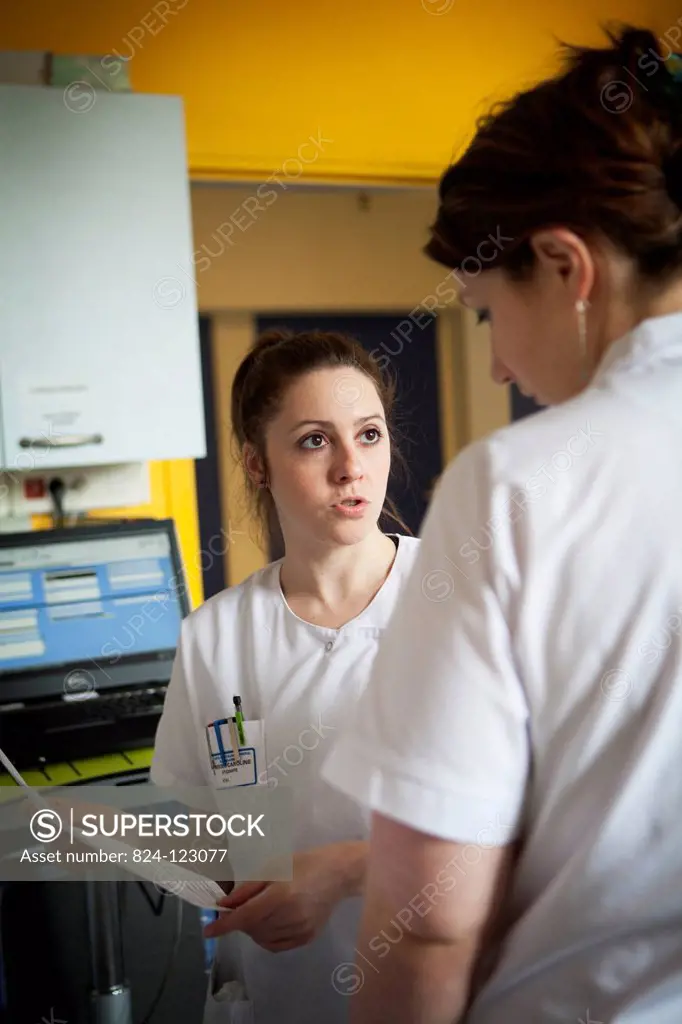 Reportage in Bligny hospital palliative care unit, Briis sous Forges, France. Two nurses.