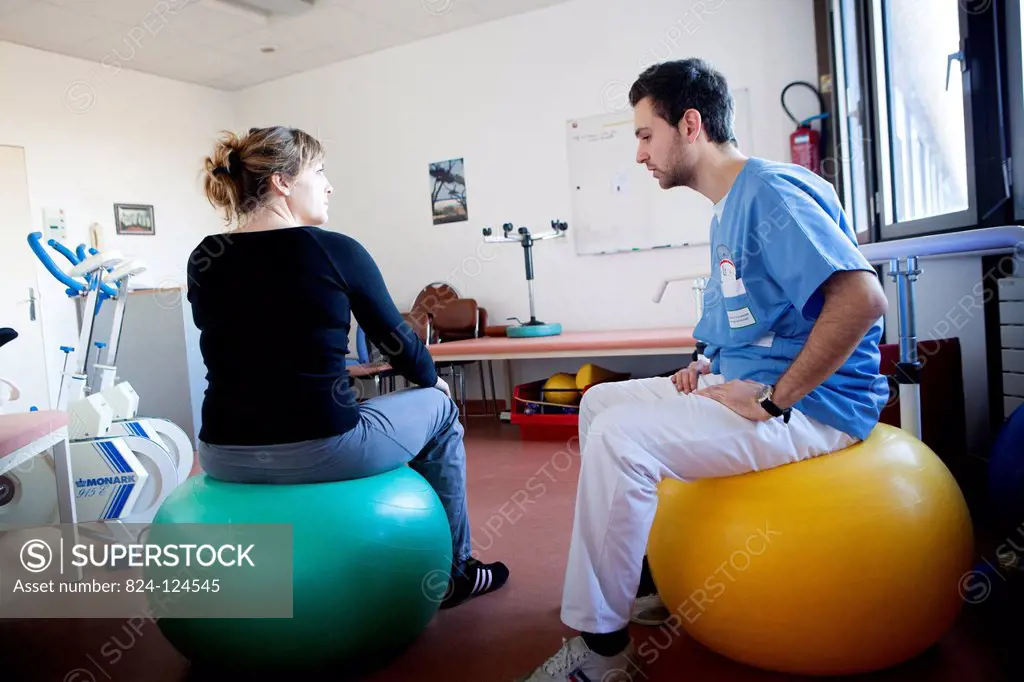 Reportage in the Pain Evaluation and Management Centre in Nantes hospital, France. They are specialised in the treatment of persistent chronic pain. P...