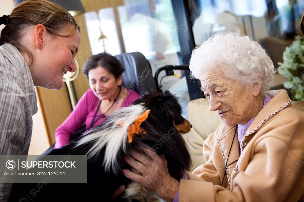 Reportage in the Arpage Victor Hugo retirement home in Pavillons-sous-Bois, France. Zootherapy session.
