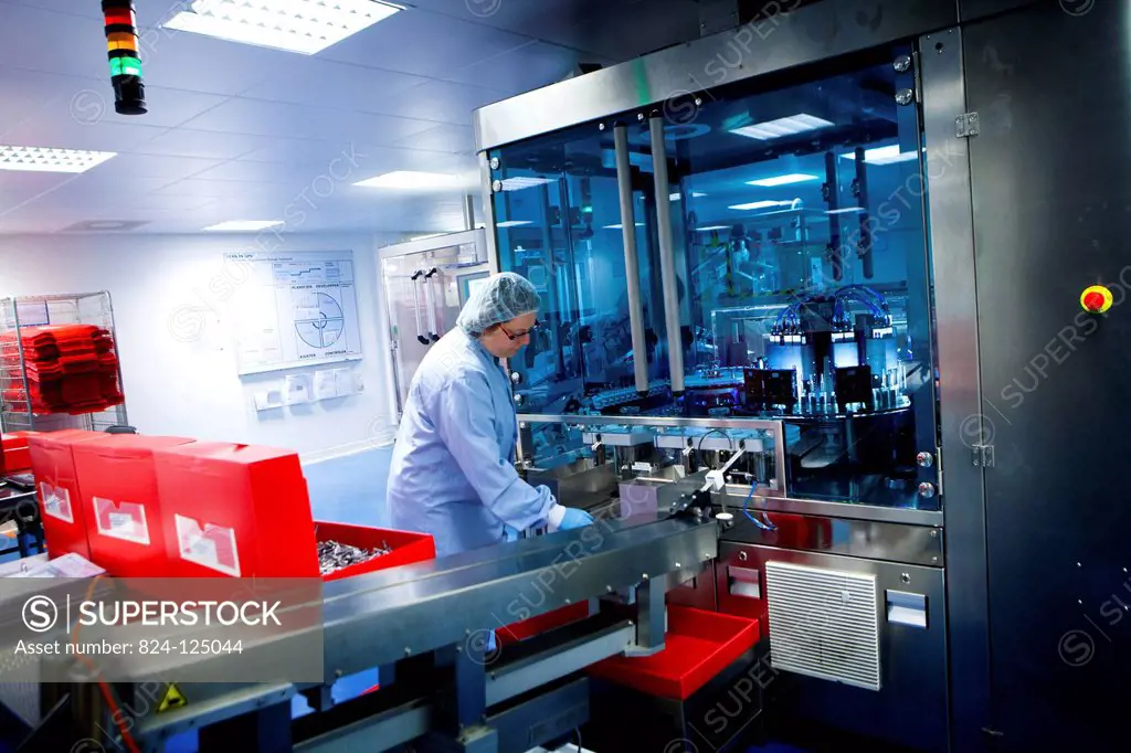 Reportage at LEO Pharma's pharmaceutical manufacturing plant in VerNAuillet, France. Manufacture of injectable products in pre-filled syringes.