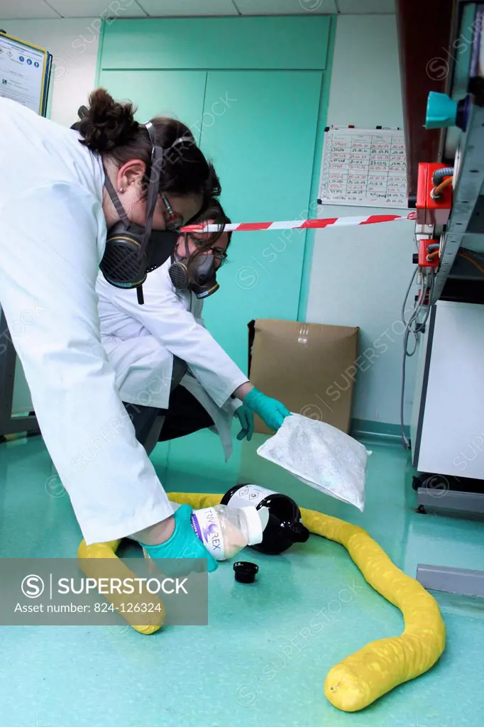 Reportage at the IRSN (the French public expert in nuclear and radiological risks) in Vésinet, France. Simulating a chemical accident and the emergenc...