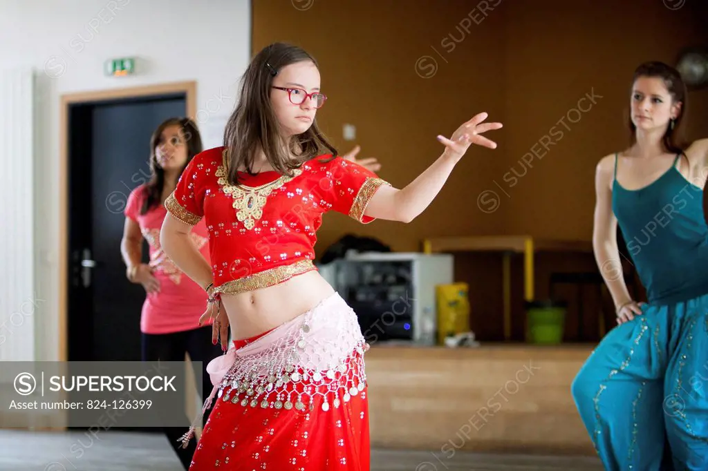 Mathilde is 15 and suffers from Down's Syndrome. She takes Bollywood dance classes in a normal environment.