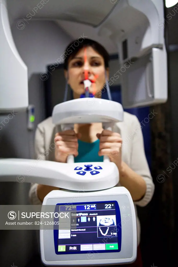 Digital medical imaging centre in Paris, France. Dental x-ray.