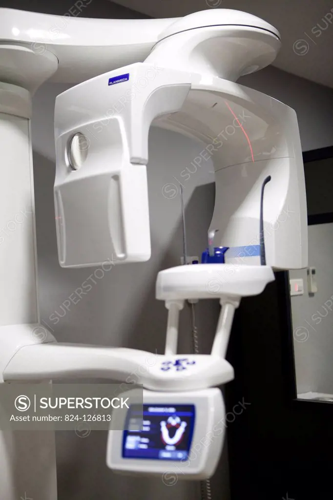 Digital medical imaging centre in Paris, France. Dental x-ray.