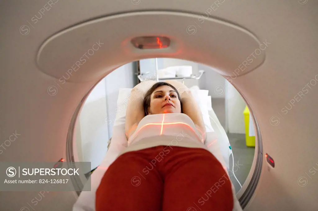 Digital medical imaging centre in Paris, France. CT scan of the abdomen.