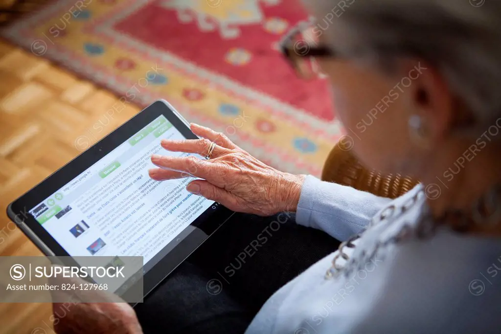 Reportage on the use of new technologies by senior citizens. Software developed for elderly people allows them to use online services easily and intui...