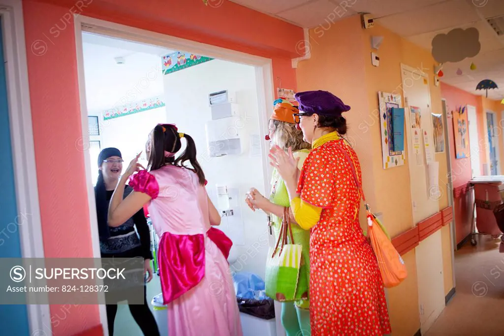 Reportage on the « Clowns of Hope » charity, who offer its services in the Department of Pediatric Hematology in Jeanne de Flandre hospital in Lille, ...