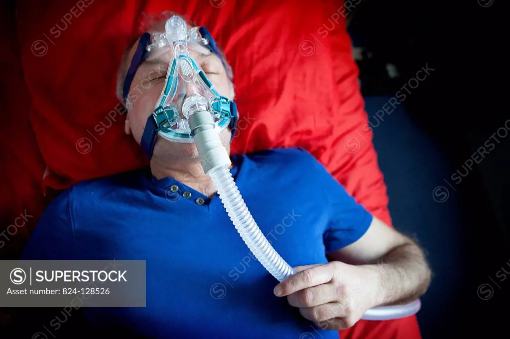 Using a CPAP (Continuous Positive Airway Pressure) mask to treat sleep apnea syndrome.