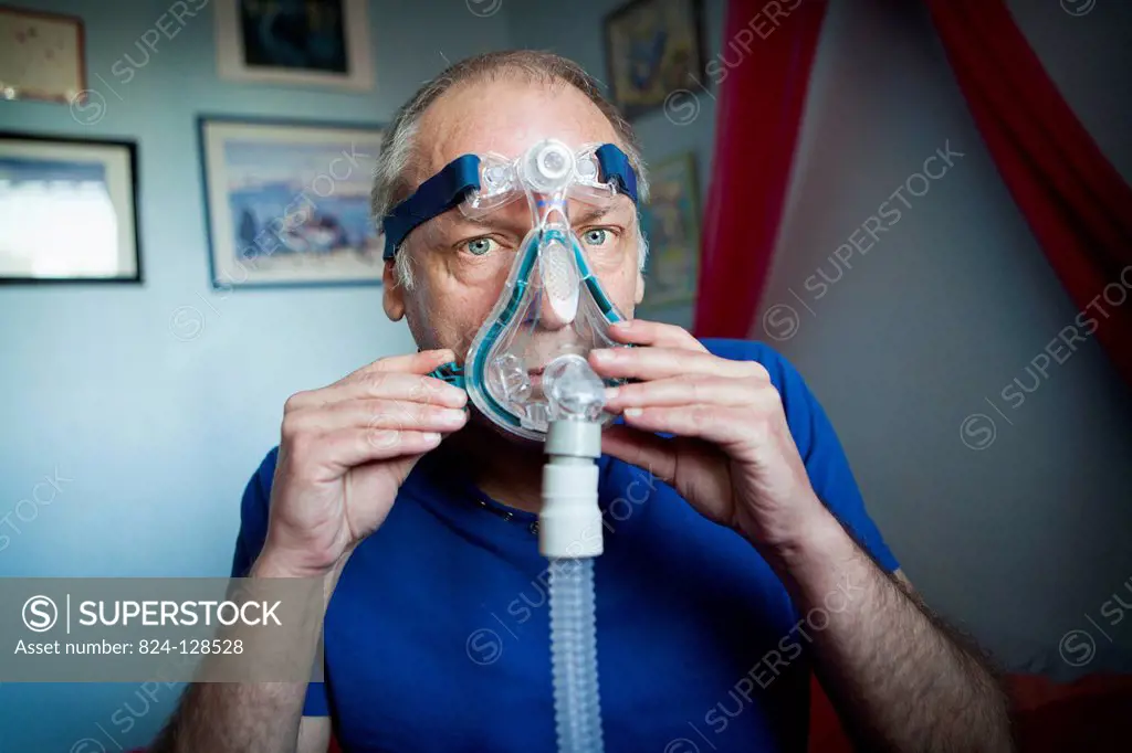 Using a CPAP (Continuous Positive Airway Pressure) mask to treat sleep apnea syndrome.