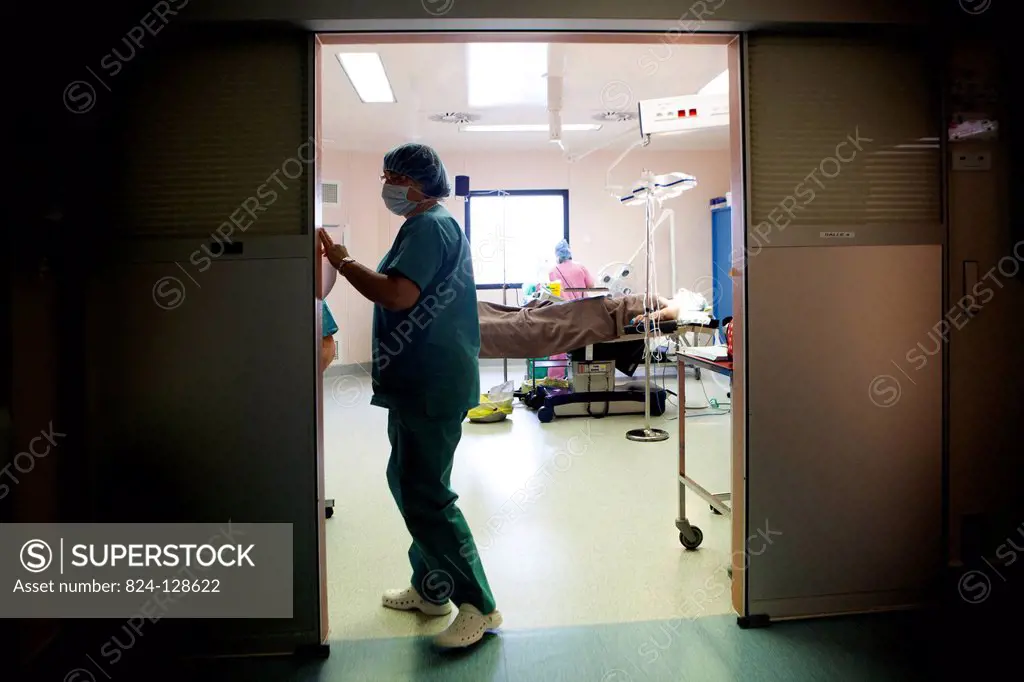 Reportage in a hospital. Operating theatre.