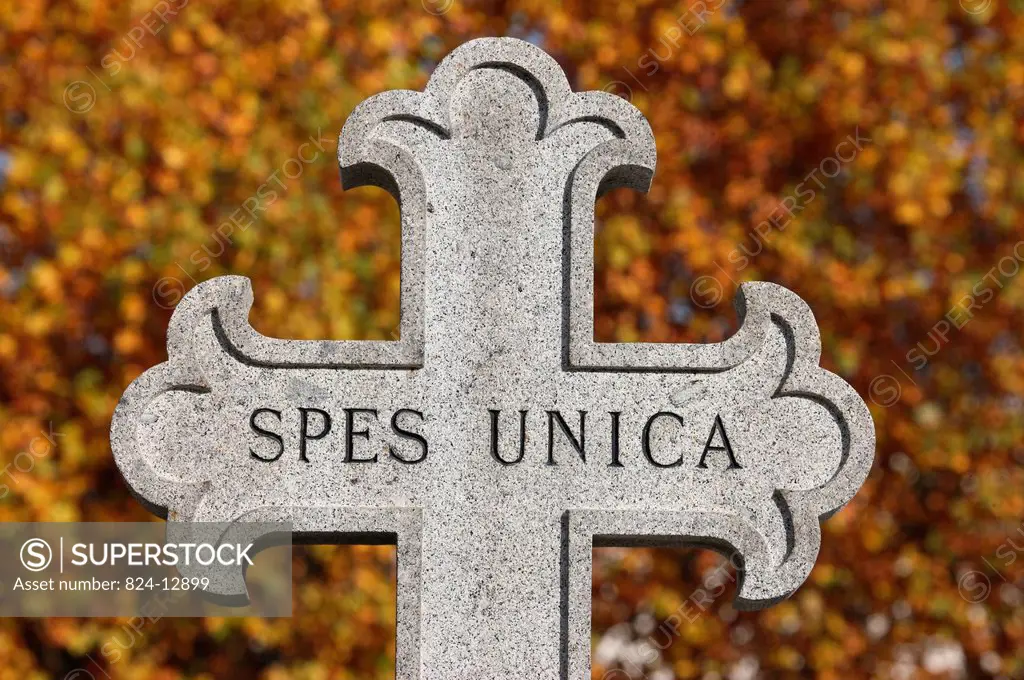Spes Unica = One hope. Cross in the Père Lachaise graveyard.