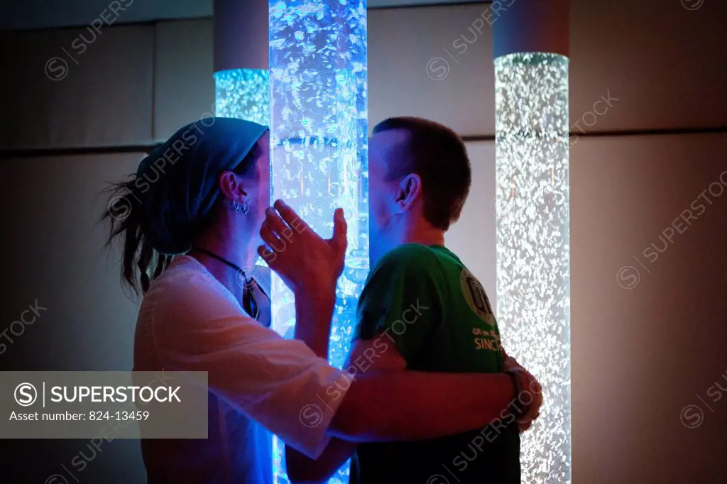 Reportage in a snoezelen room in a residency that houses adult autists in Liège. Rémy, 40, moves around in this multi_sensory environment, which is bo...