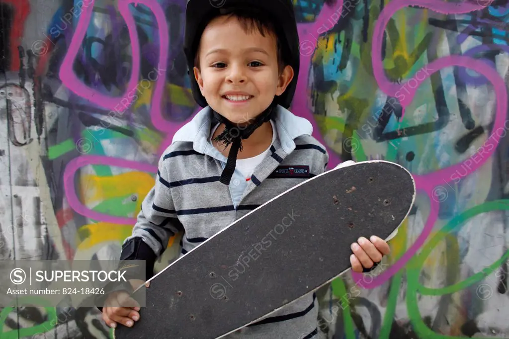 5_year_old boy with a skateboard