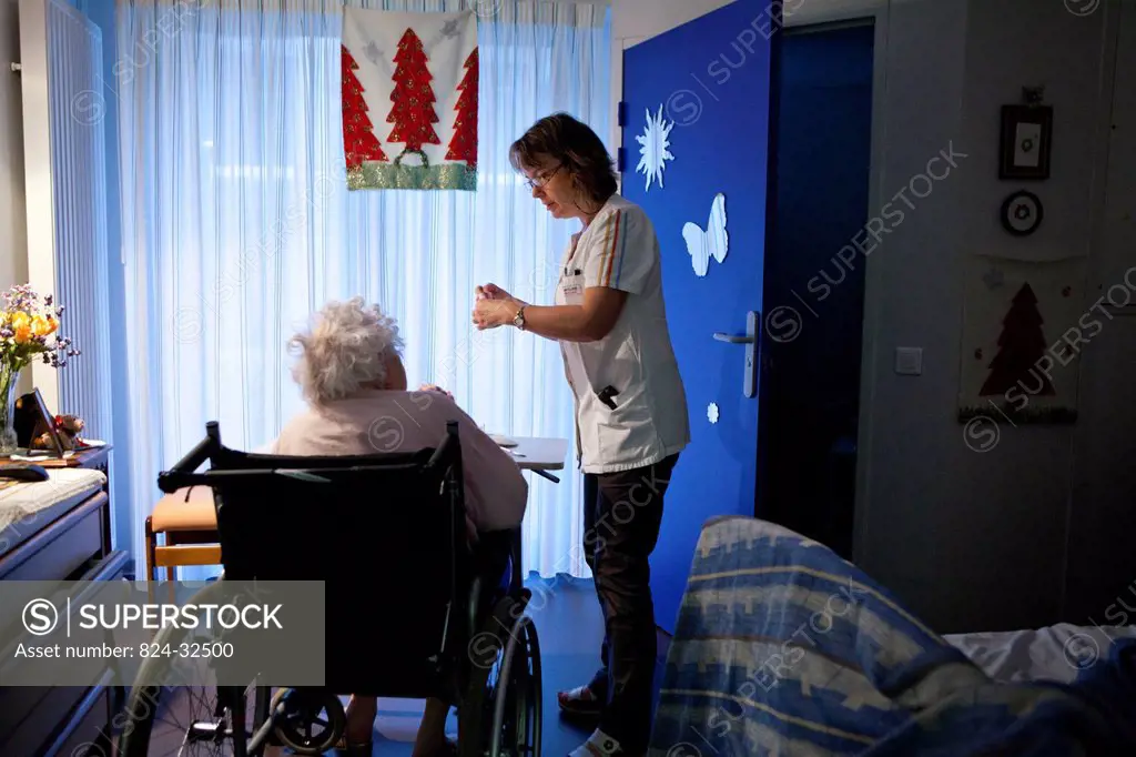 Photo essay in a retirement home at Notre_Dame_de_Gravenchon, France. Nurse.