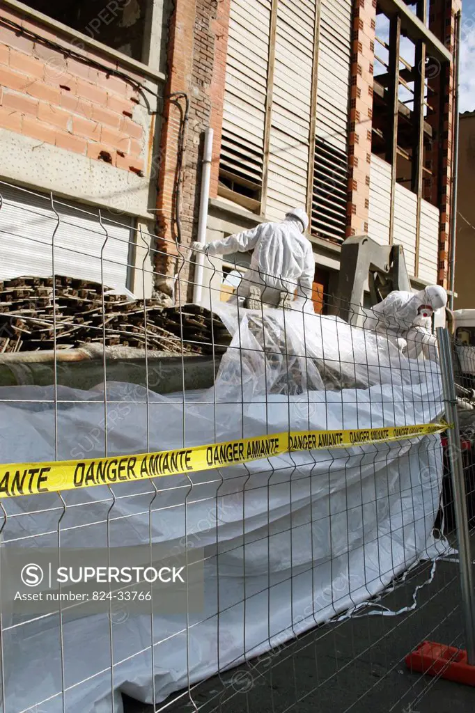 Specialized company in charge of the asbestos removal from an old factory before its demolition.