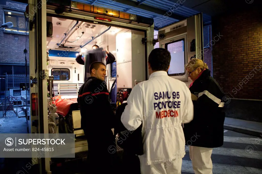 Photo essay with an Emergency Medical Service team of Pontoise hospital France. End of mission.
