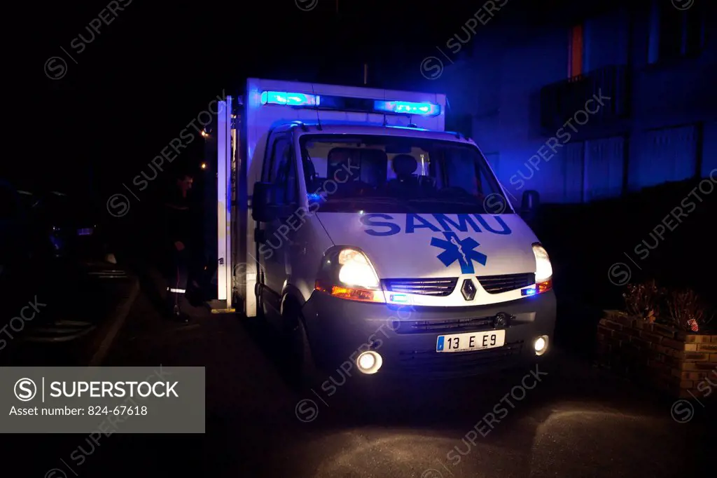 Photo essay with an Emergency Medical Service team of Pontoise hospital France.